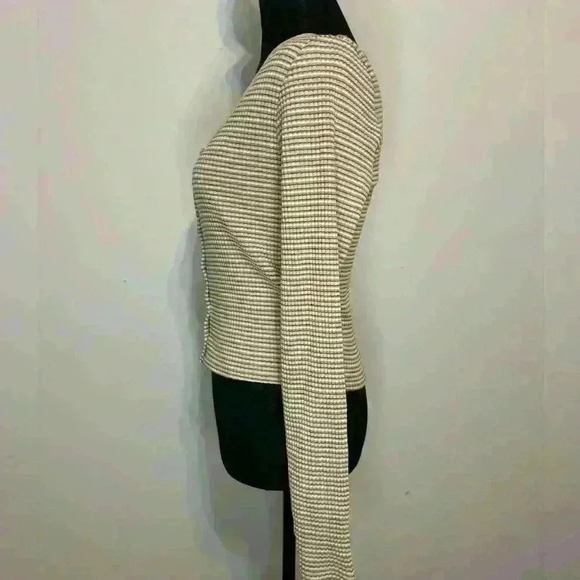 Levi’s Britt Long Sleeve Snap Front Tops Size Medium Frappe Brown
Slim Fit - Picture 6 of 10